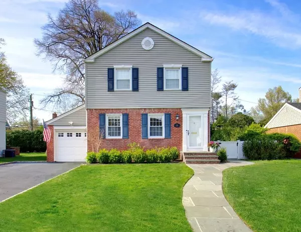 111 Willow ST, Garden City, NY 11530