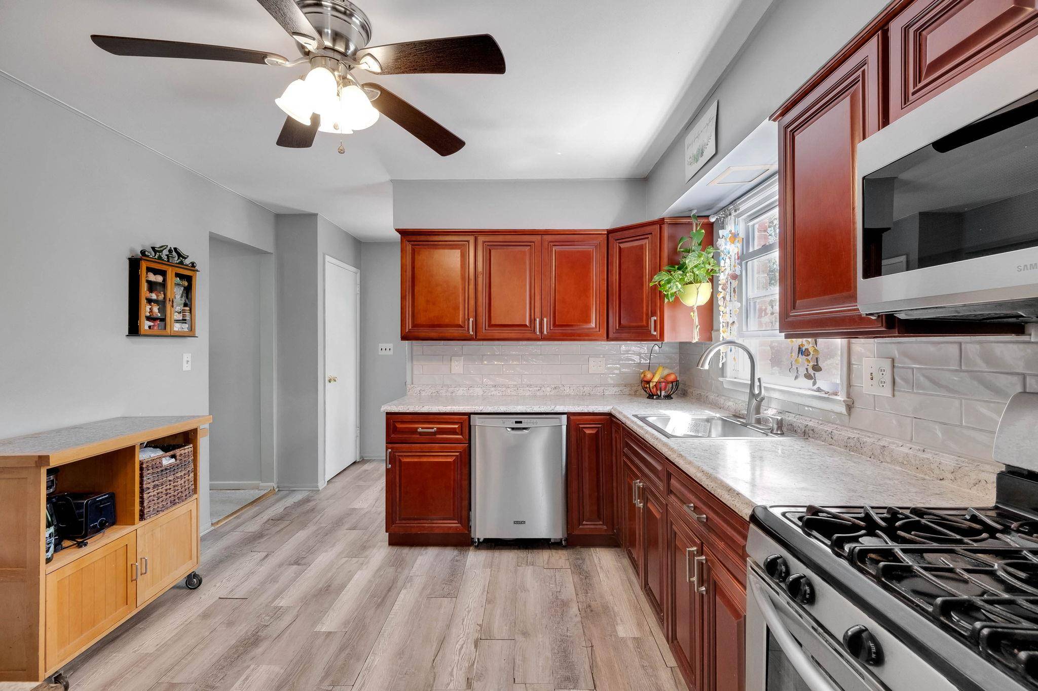 Centereach, NY 11720,7 Hedge LN