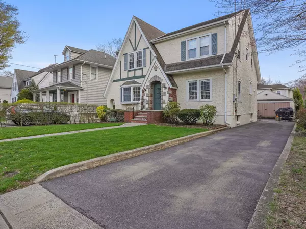 Pelham, NY 10803,1065 Washington AVE