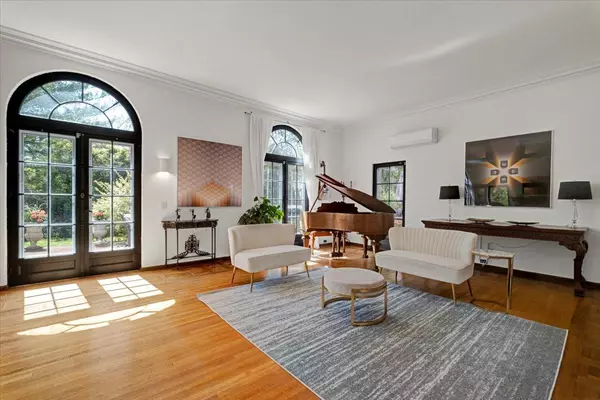 New Rochelle, NY 10804,376 Beechmont DR