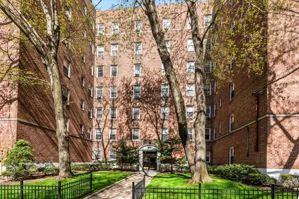 821 Bronx River RD #6F, Bronxville, NY 10708