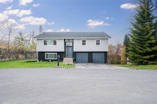 12 Truex CIR, New Windsor, NY 12553