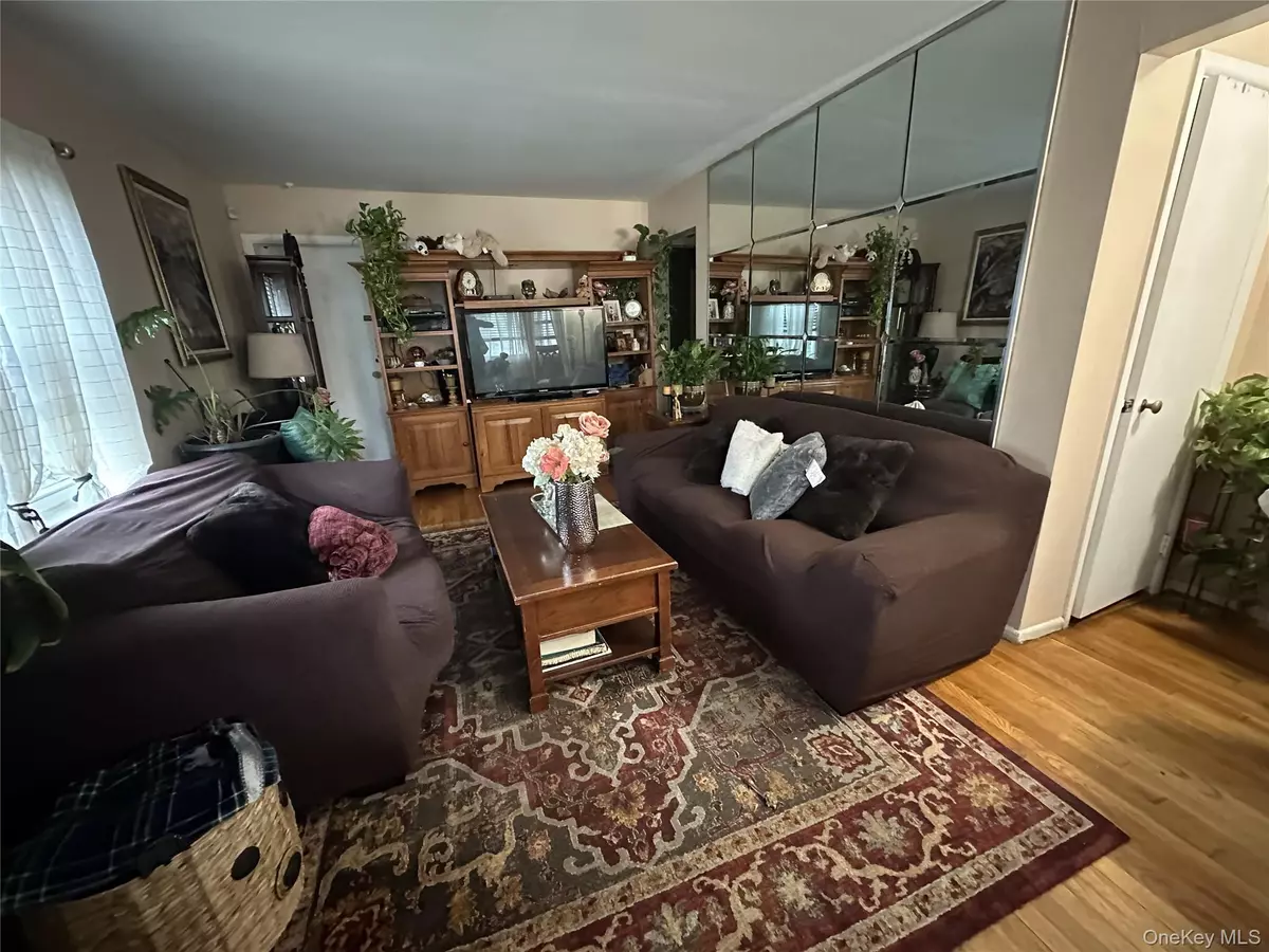 Jamaica, NY 11412,104-03 184 ST
