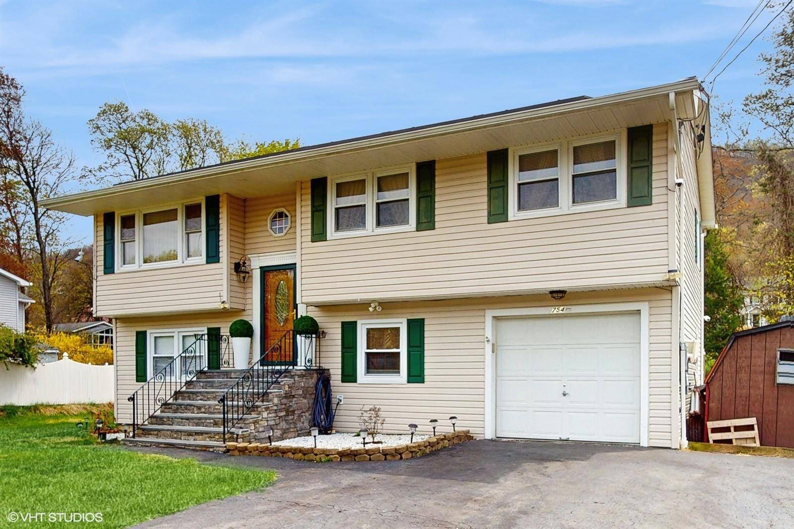 754 Wolcott AVE, Beacon, NY 12508