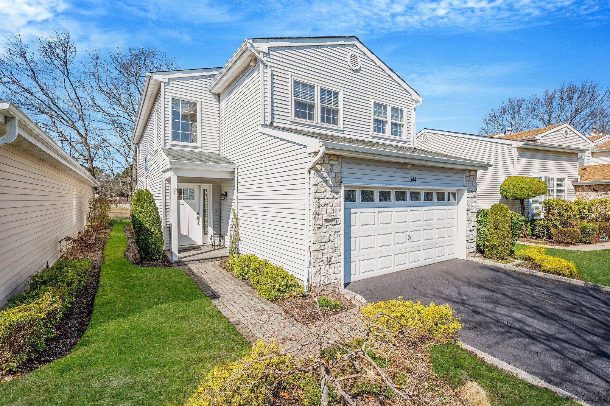 144 Fairfield DR, Holbrook, NY 11741