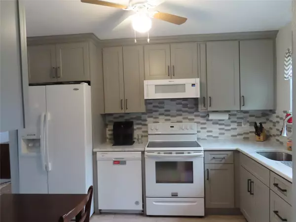 West Babylon, NY 11704,565 18th ST