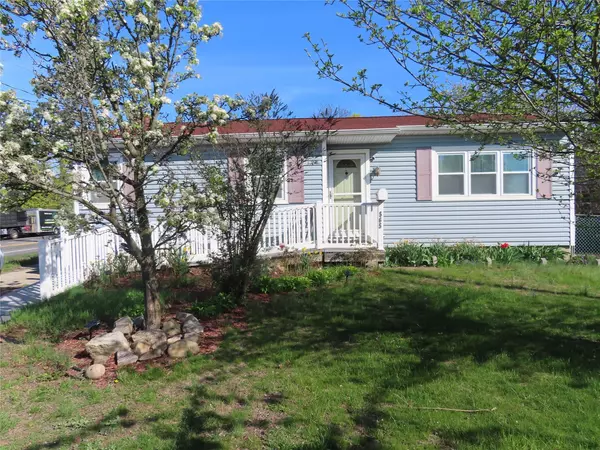 565 18th ST, West Babylon, NY 11704