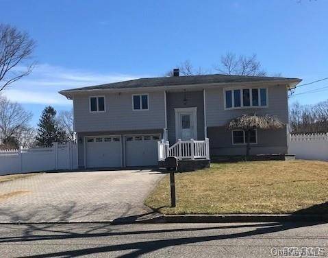15 Clematis ST, Port Jefferson Station, NY 11776