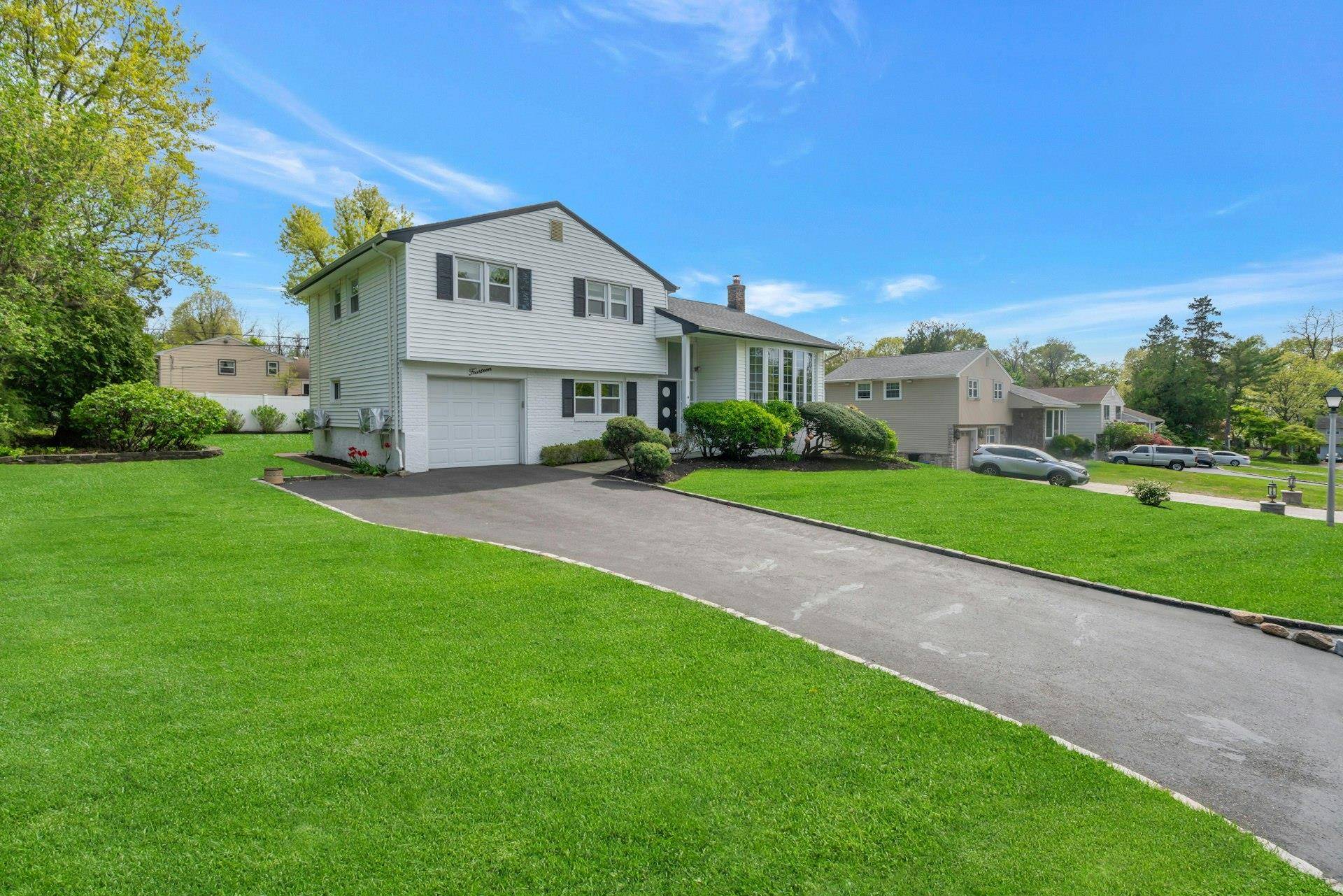 Glen Cove, NY 11542,14 Henry DR