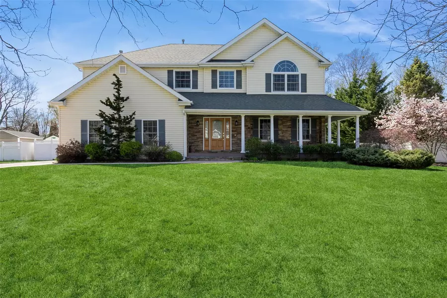 4 Sipala CT, East Northport, NY 11731