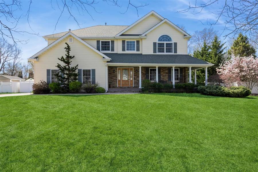 4 Sipala CT, East Northport, NY 11731