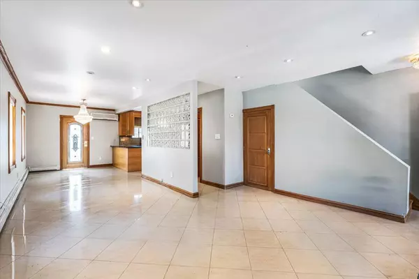 Astoria, NY 11105,21-09 48th ST
