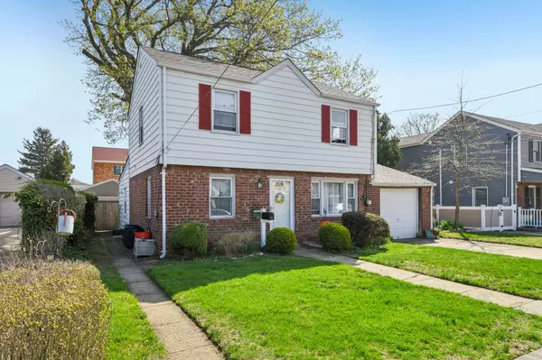 Mineola, NY 11501,314 Latham RD