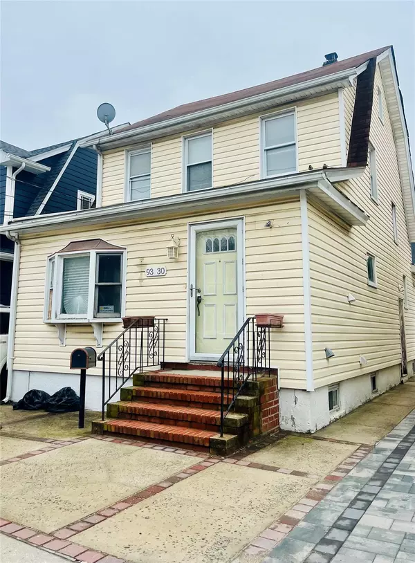 Bellerose Terrace, NY 11001,93-30 246th ST