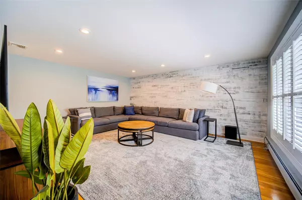Suffern, NY 10901,6 Henry CT