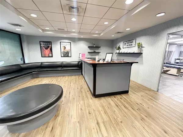 Richmond Hill, NY 11418,105-09 Jamaica AVE