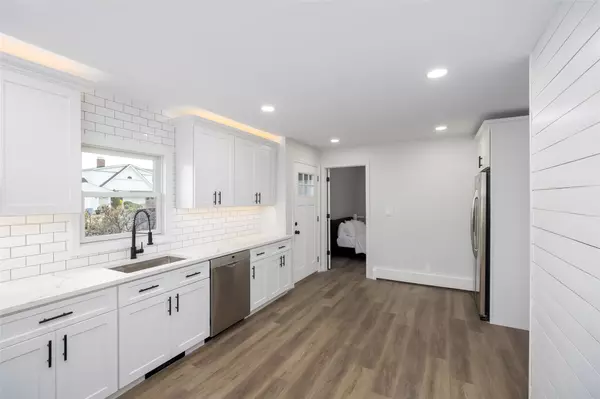 Hicksville, NY 11801,9 Tiptop LN