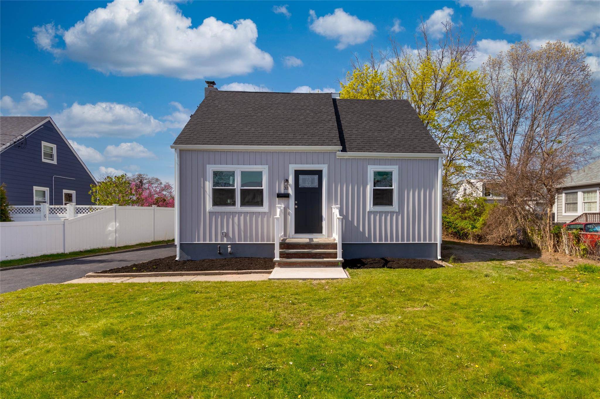 33 Veronica LN, North Babylon, NY 11703