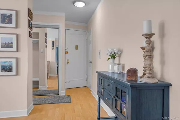 Kew Garden Hills, NY 11367,141-45 78th RD #3A