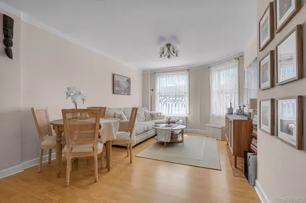 Kew Garden Hills, NY 11367,141-45 78th RD #3A