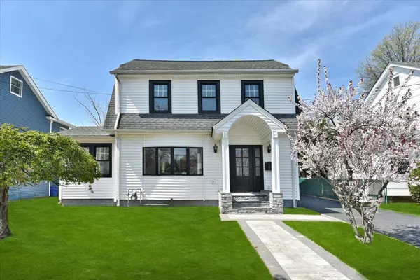 149 Simonson RD, Mineola, NY 11501