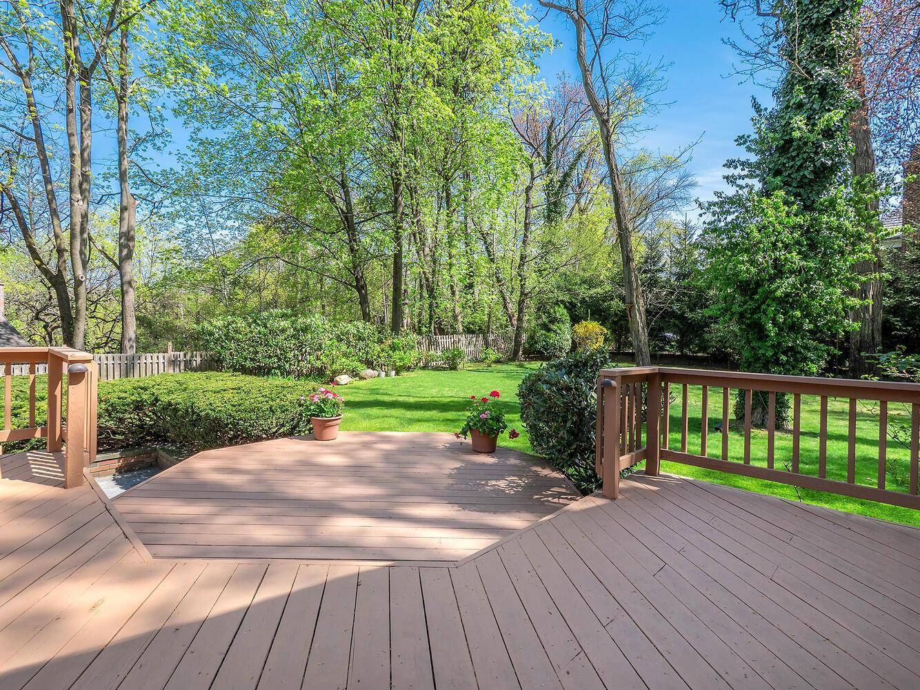 Manhasset, NY 11030,2 Stonytown RD