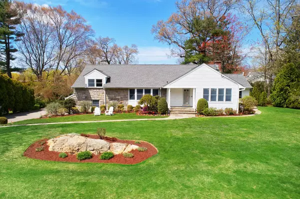 Scarsdale, NY 10583,17 Aspen RD