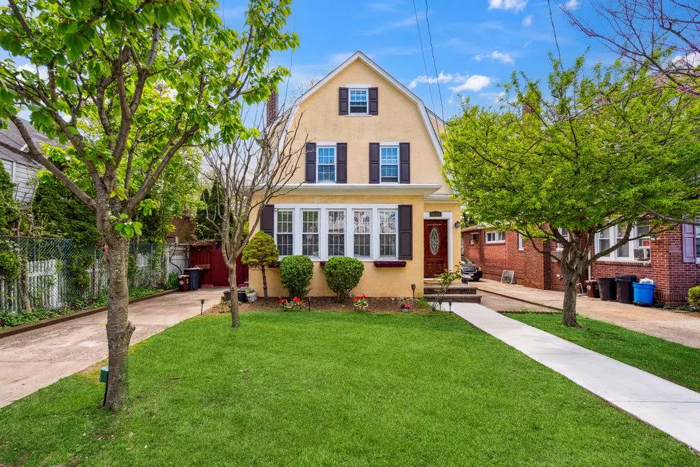 Bayside, NY 11361,38-34 209th ST