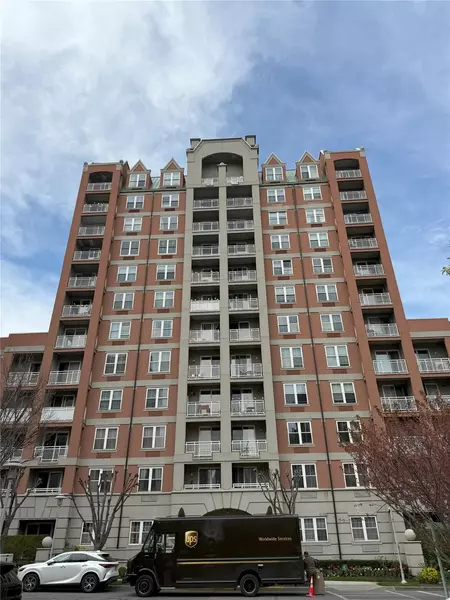 40 Oceana DR #PH1A, Brooklyn, NY 11235