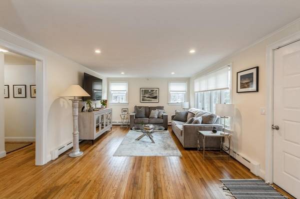 Hampton Bays, NY 11946,9 Gravel Hill RD