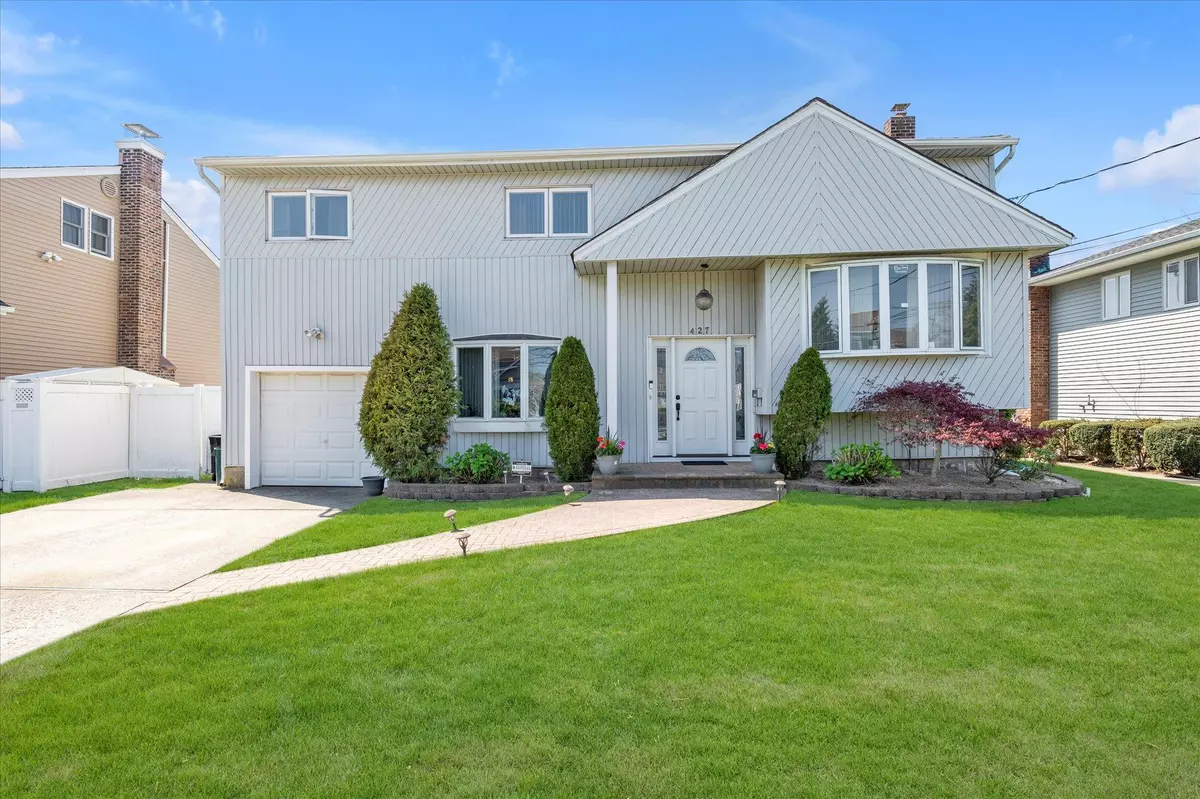 Oceanside, NY 11572,427 Wanamaker ST