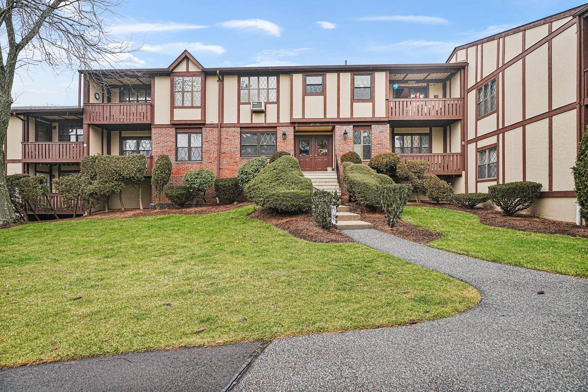 925 Sierra Vista LN, Valley Cottage, NY 10989