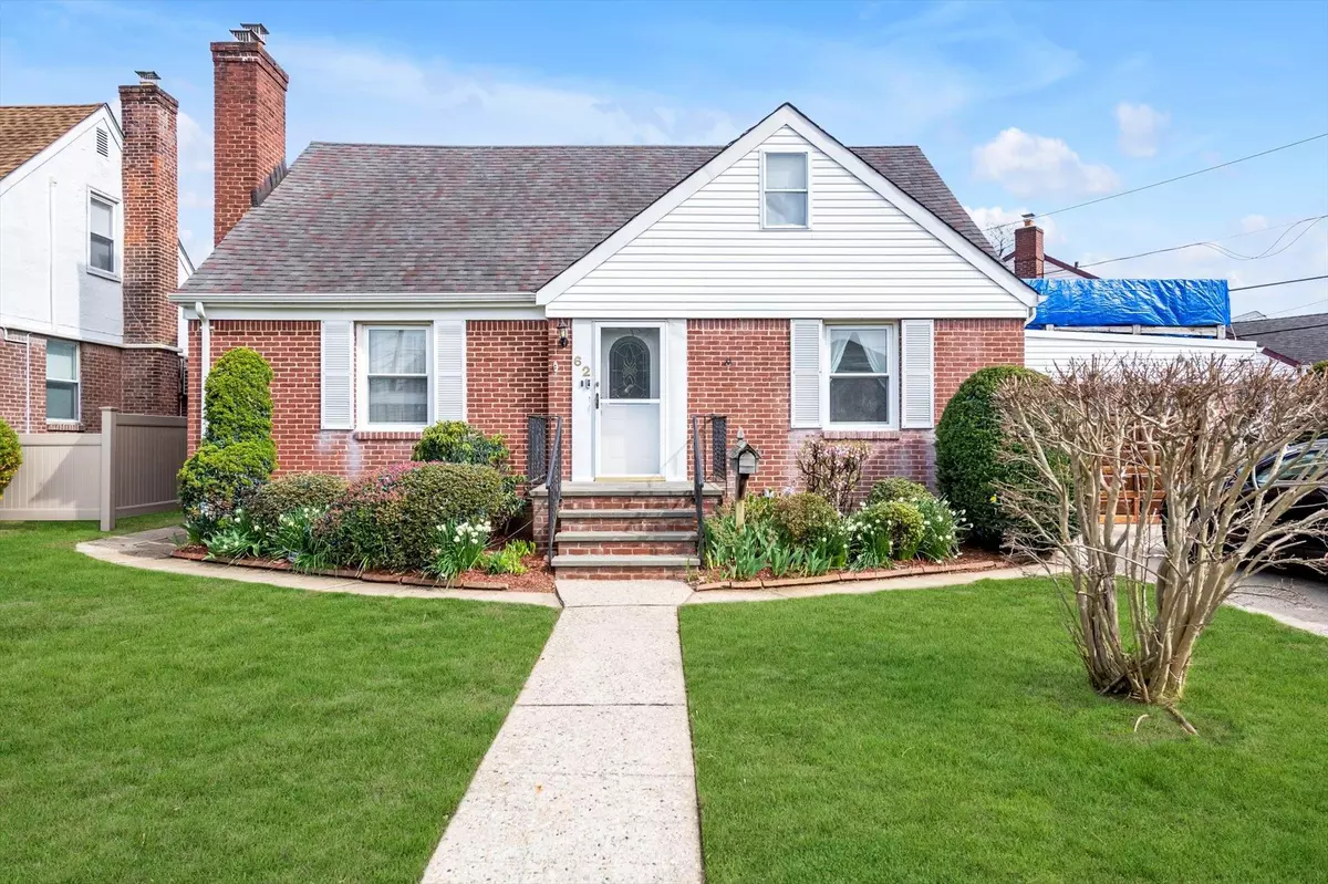 New Hyde Park, NY 11040,62 Fairfield LN