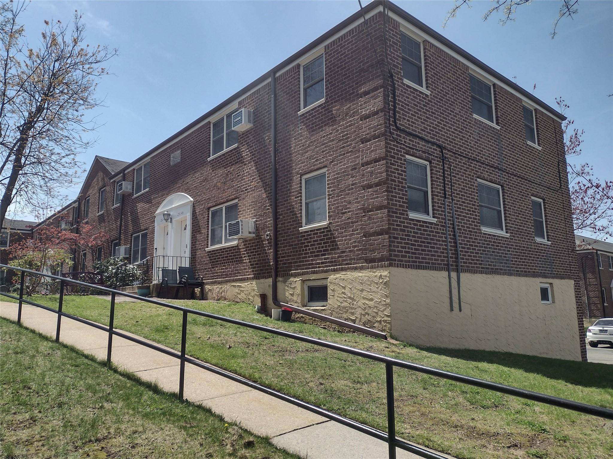 Little Neck, NY 11362,251-45 61 AVE #2