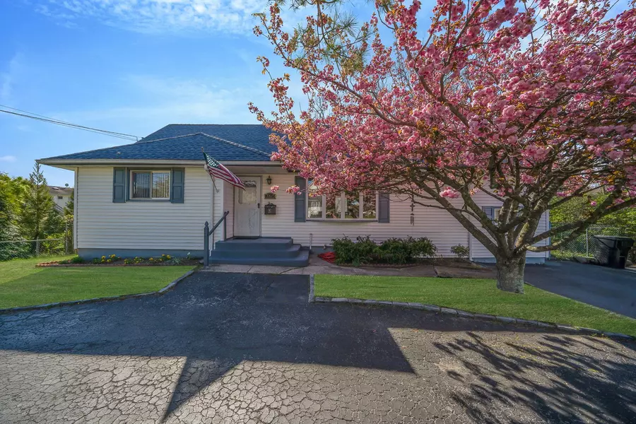 760 Higbie LN, West Islip, NY 11795