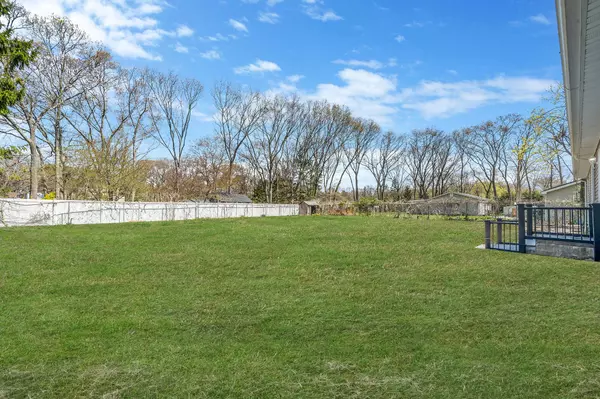 Ridge, NY 11961,17 Madeline RD