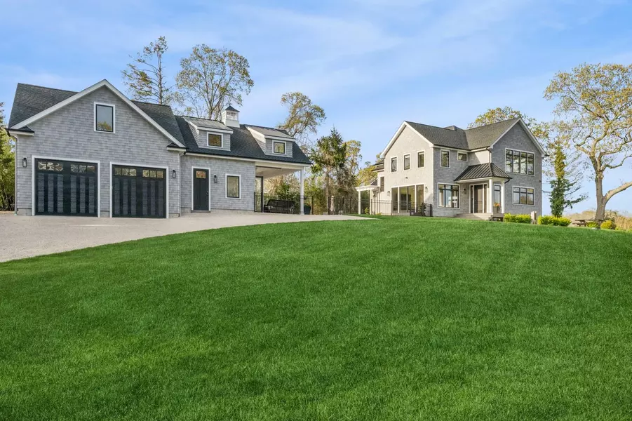1465 Harbor LN, Cutchogue, NY 11935