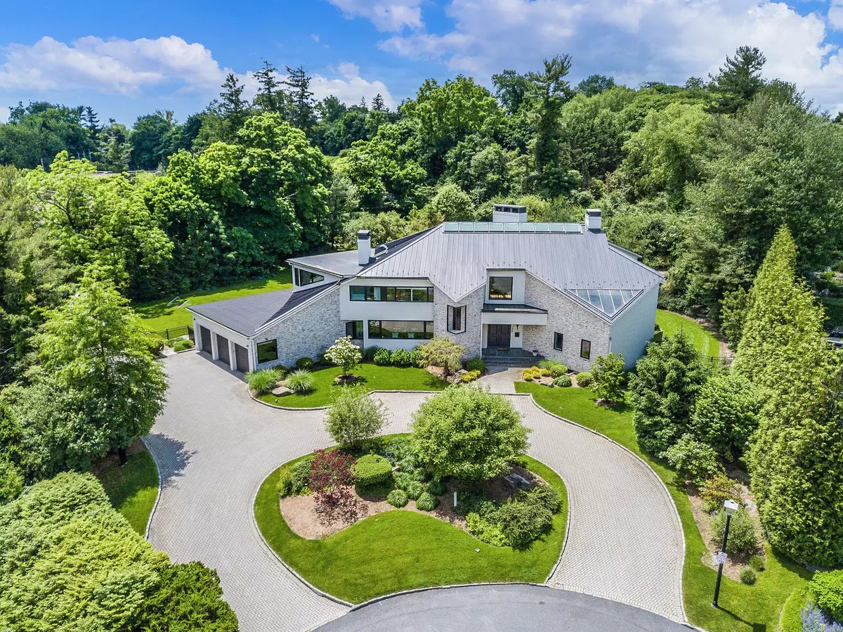 Scarsdale, NY 10583,3 Brookfield LN