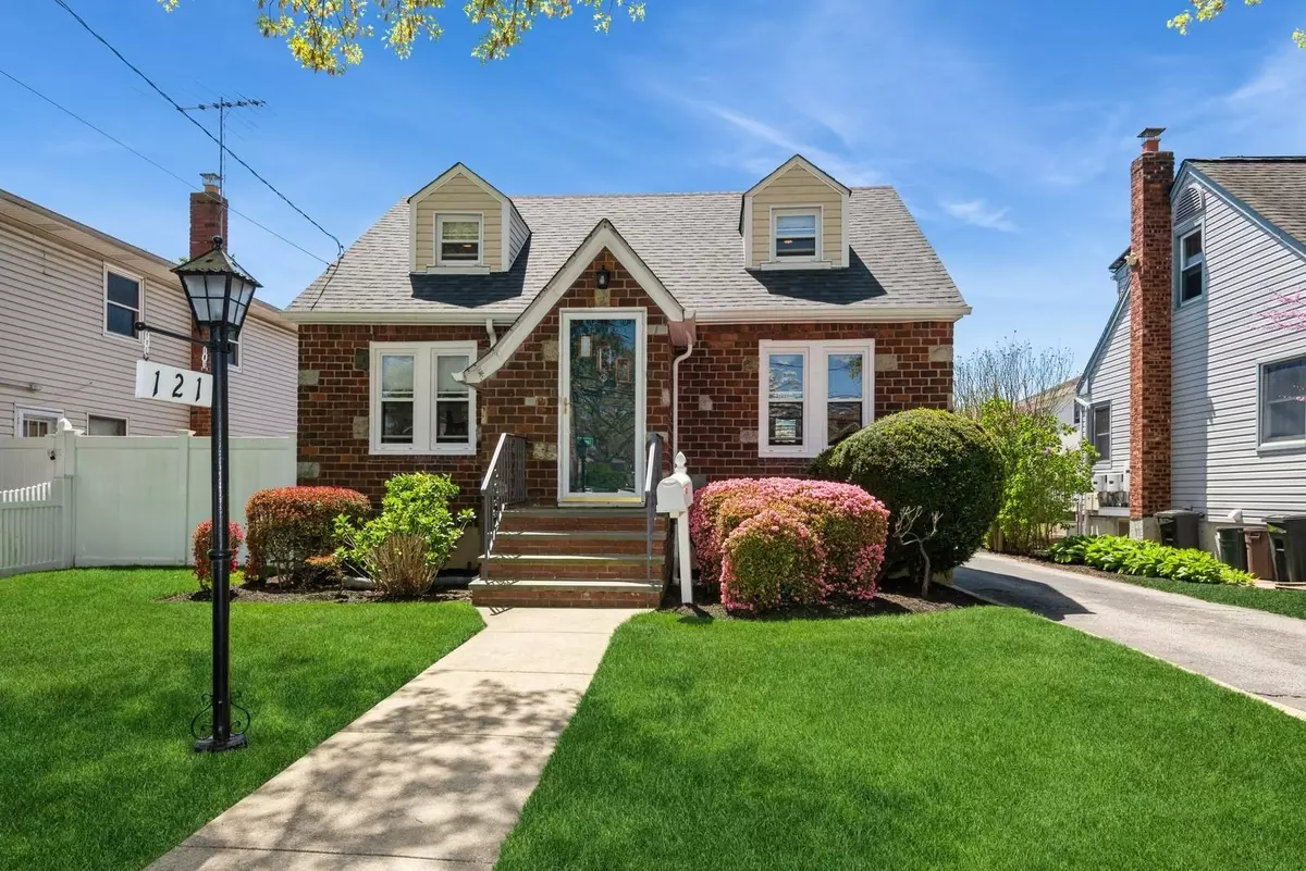 Merrick, NY 11566,121 Camp AVE