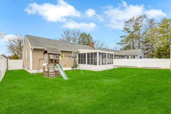 Valley Stream, NY 11581,140 Saddle Rock RD
