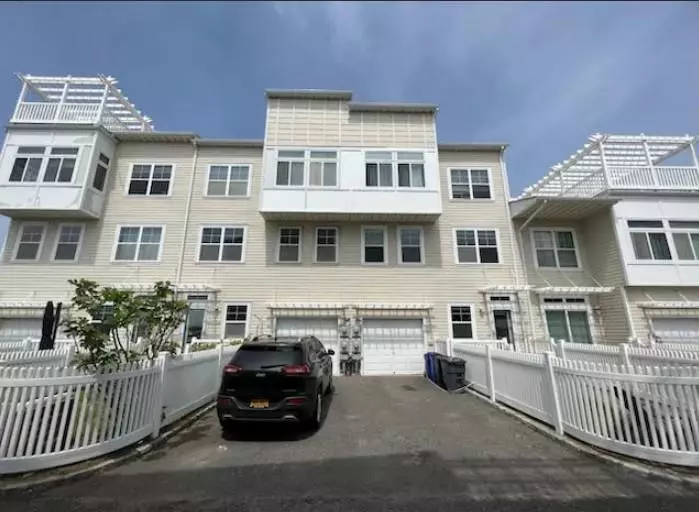 Arverne, NY 11692,132 Meridian BLVD
