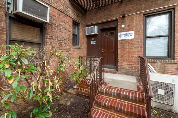Rego Park, NY 11374,98-120 Queens BLVD #1G