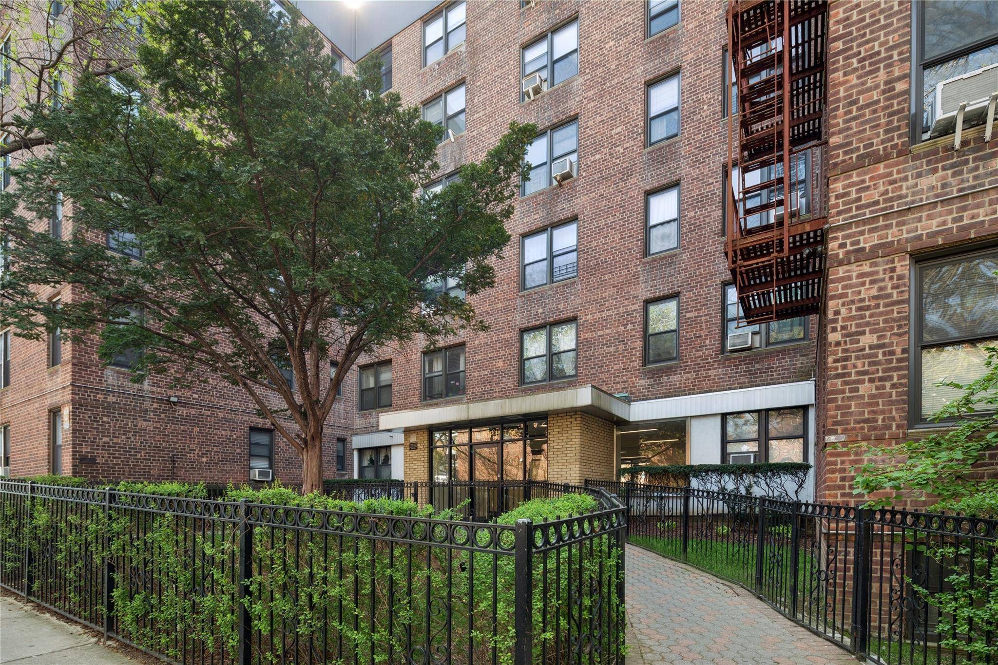 89-20 55th AVE #3R, Elmhurst, NY 11373