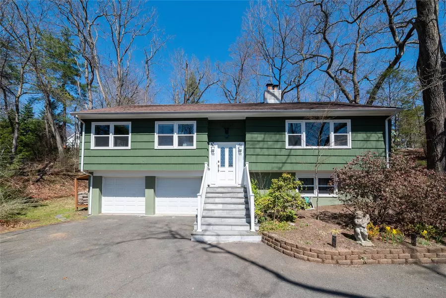 52 Seneca LN, Pleasantville, NY 10570