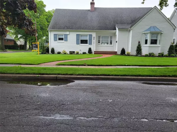 155 Beech ST, Floral Park, NY 11001