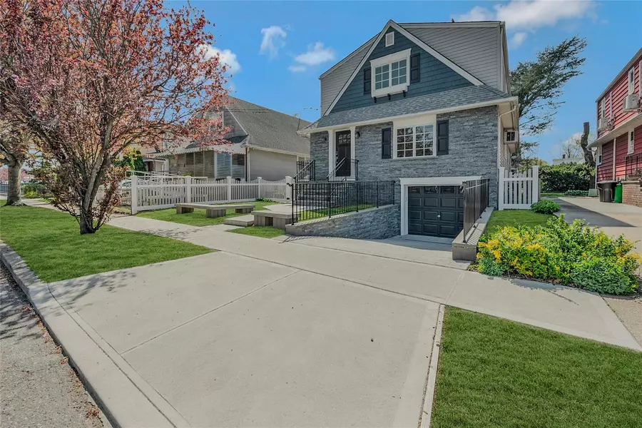 115 S 12th ST, New Hyde Park, NY 11040