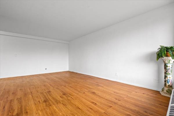 Glendale, NY 11385,90-60 Union TPKE #9E