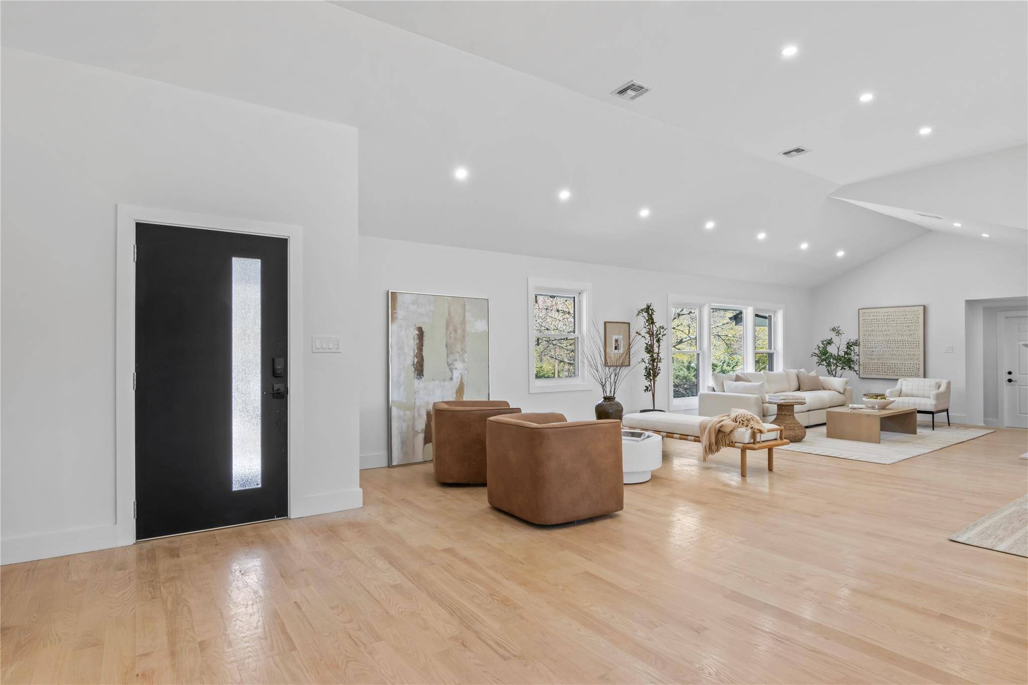 Northport, NY 11768,7 Breezy Hill DR