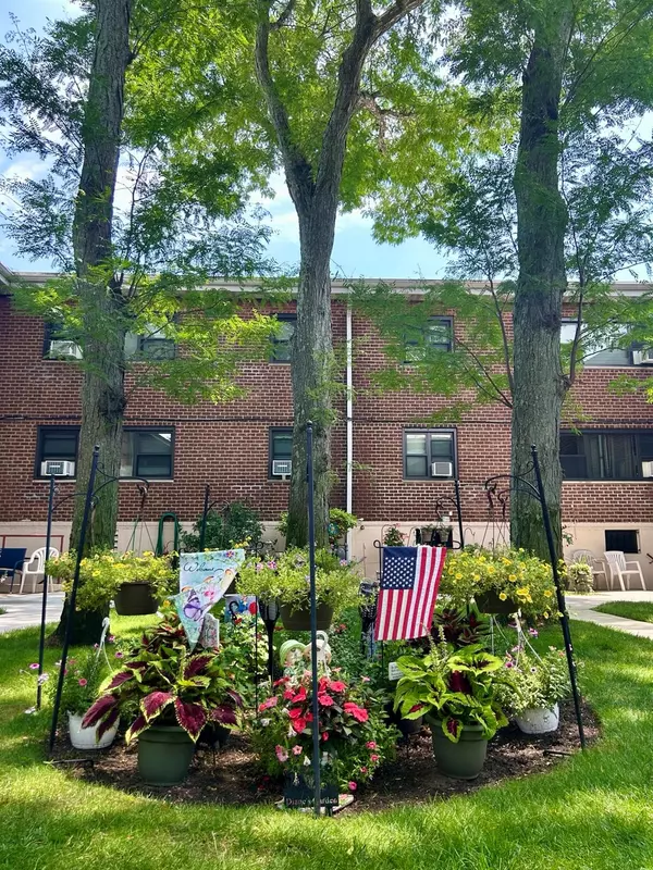 Floral Park, NY 11001,91 Tulip AVE #Rose GL-1