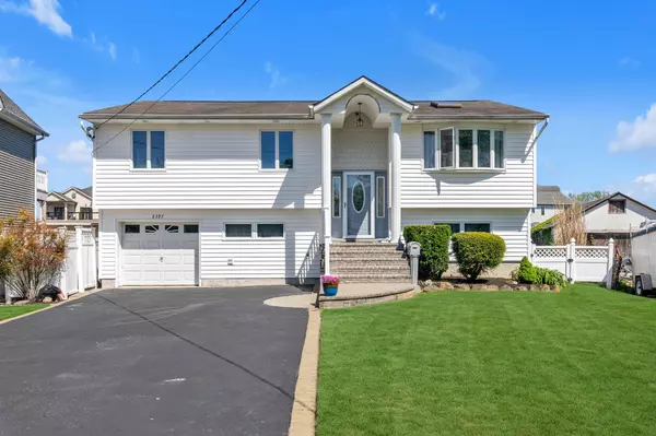 Seaford, NY 11783,2397 Riverside AVE